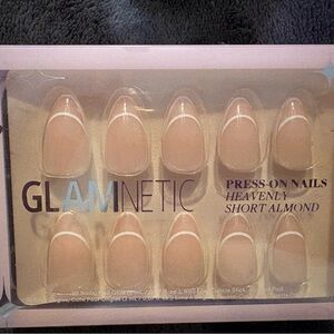 New Glamnetic Heavenly Press-On Nails - Short Almond